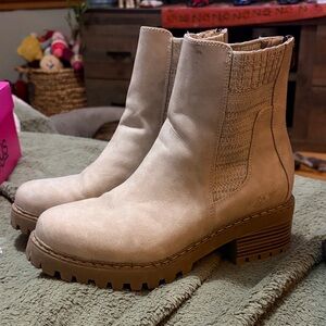 Like new beige ankle boots, zip in back.